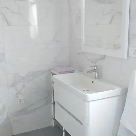 Apartman Debelic Suha Punta *