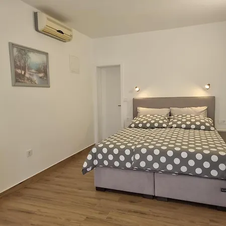 Apartman Debelic Suha Punta *