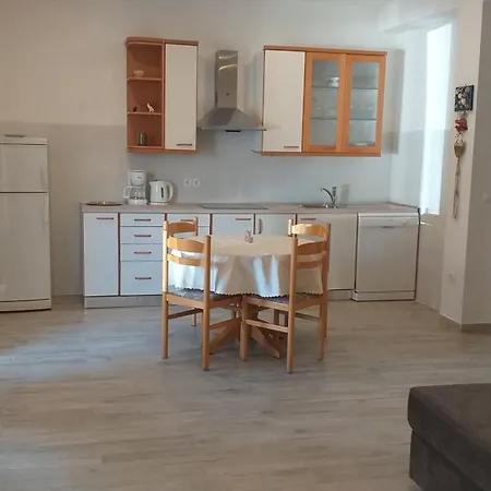 Apartman Debelic Suha Punta Rab Town
