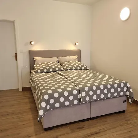Debelic Suha Punta Apartman