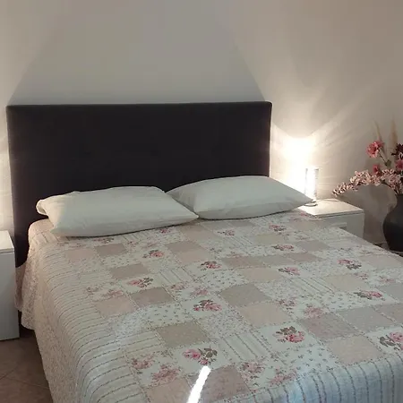 Debelic Suha Punta Apartman *