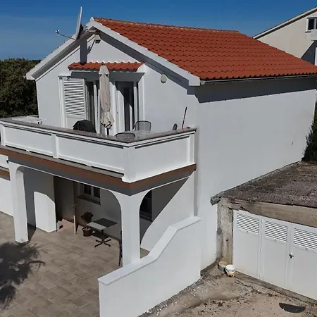 Debelic Suha Punta Apartman Rab Town